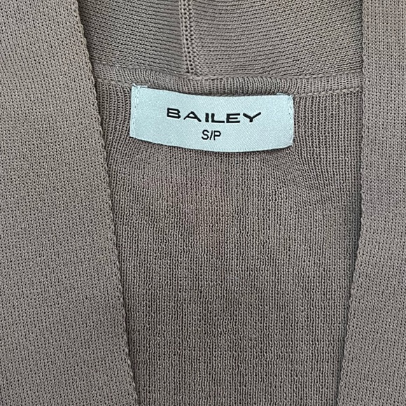 Bailey Cardigan - Picture 3 of 8